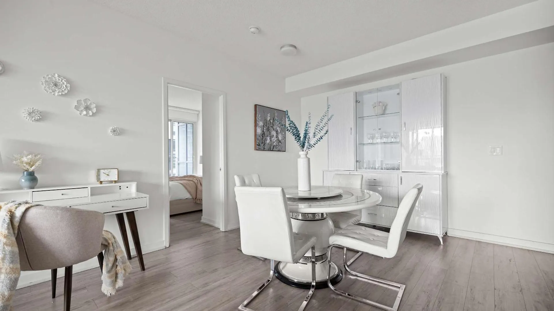 Elegant 3Br Condo W Parking In Toronto Kanada