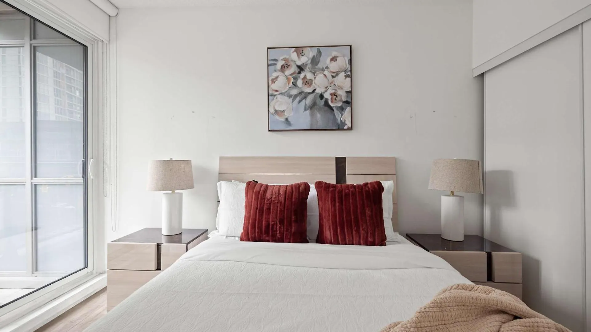 Elegant 3Br Condo W Parking In Toronto 0*,
