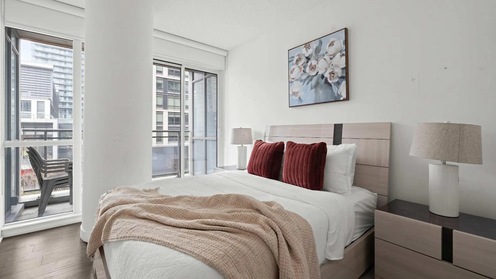 Elegant 3Br Condo W Parking In Toronto 0*,  Kanada